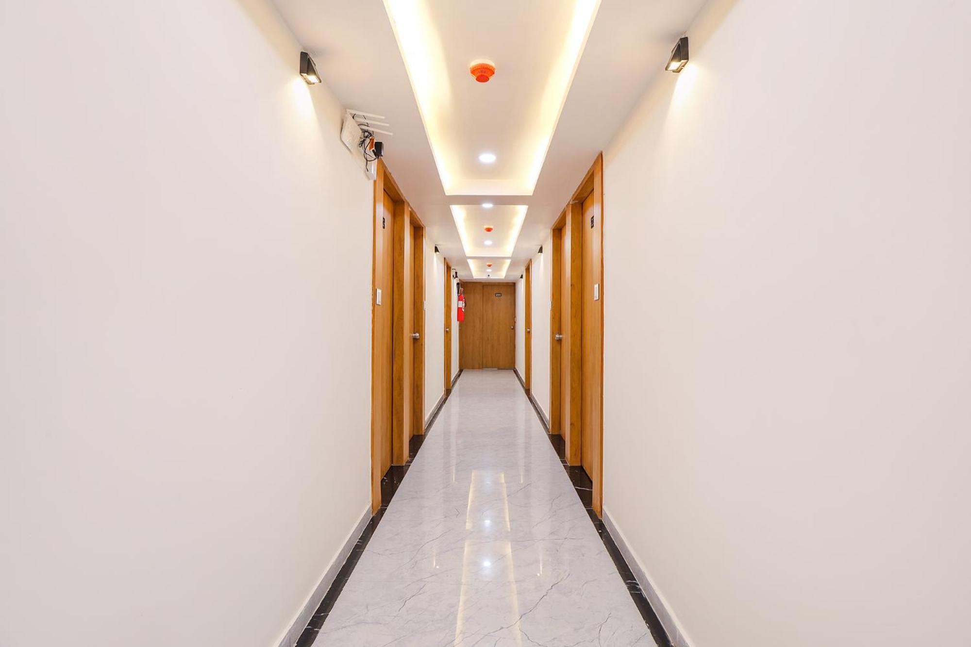Fabhotel Crystal I - Гандинагар Екстериор снимка