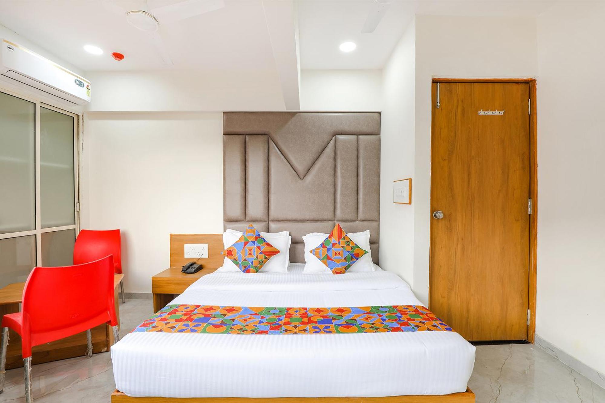 Fabhotel Crystal I - Гандинагар Екстериор снимка