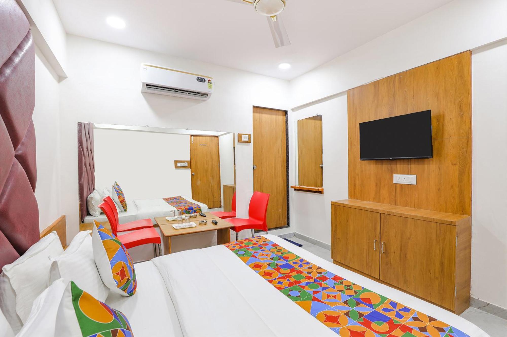 Fabhotel Crystal I - Гандинагар Екстериор снимка