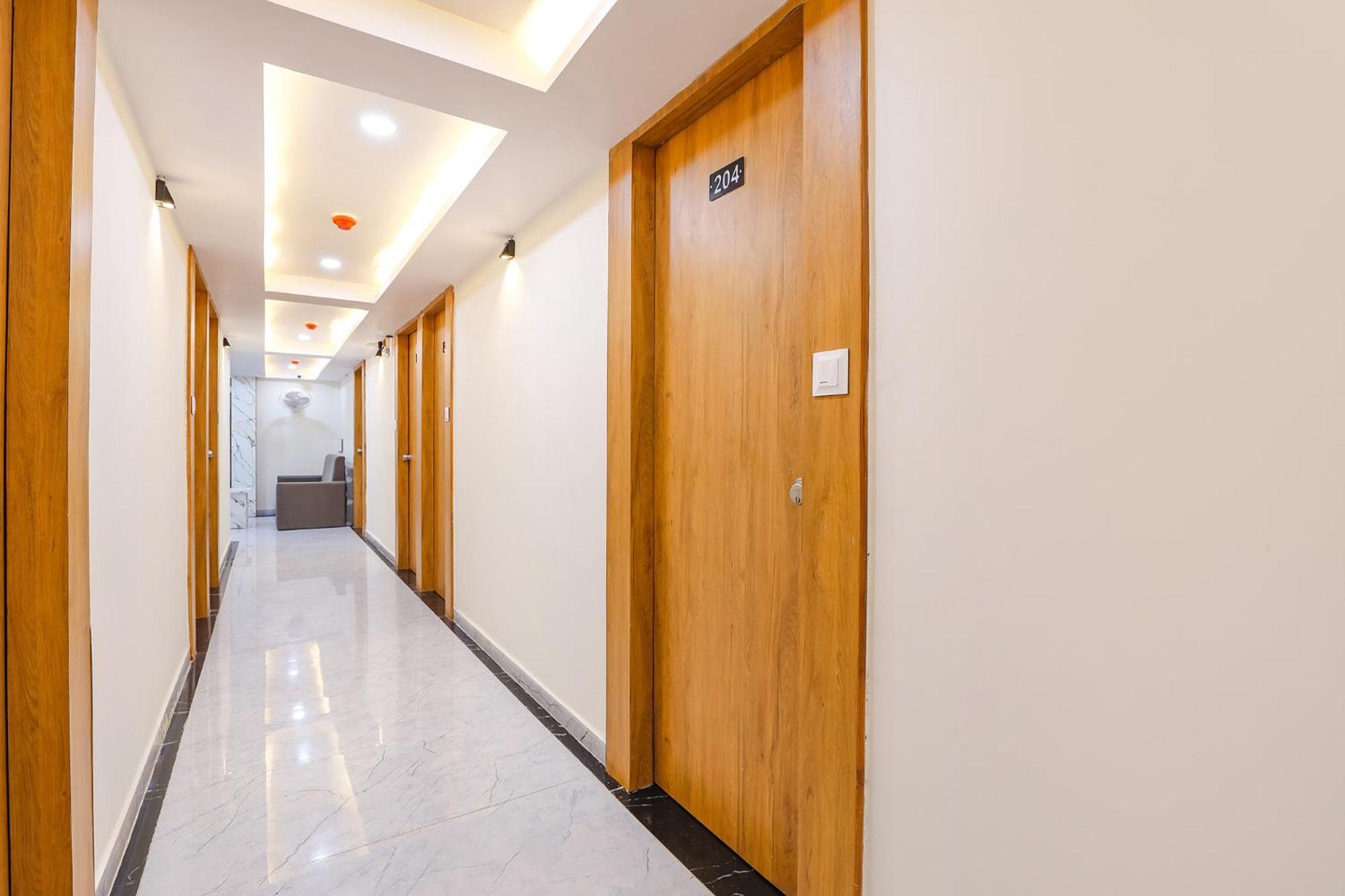 Fabhotel Crystal I - Гандинагар Екстериор снимка