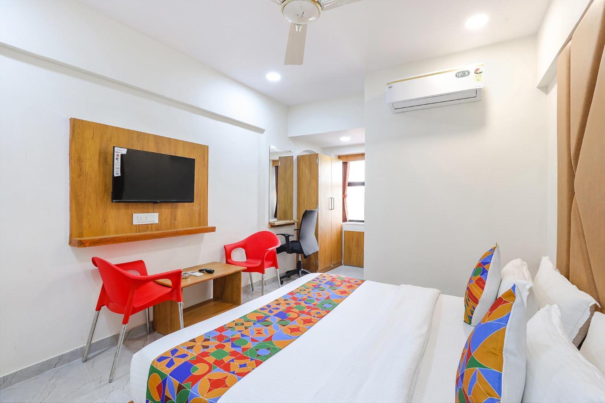 Fabhotel Crystal I - Гандинагар Екстериор снимка