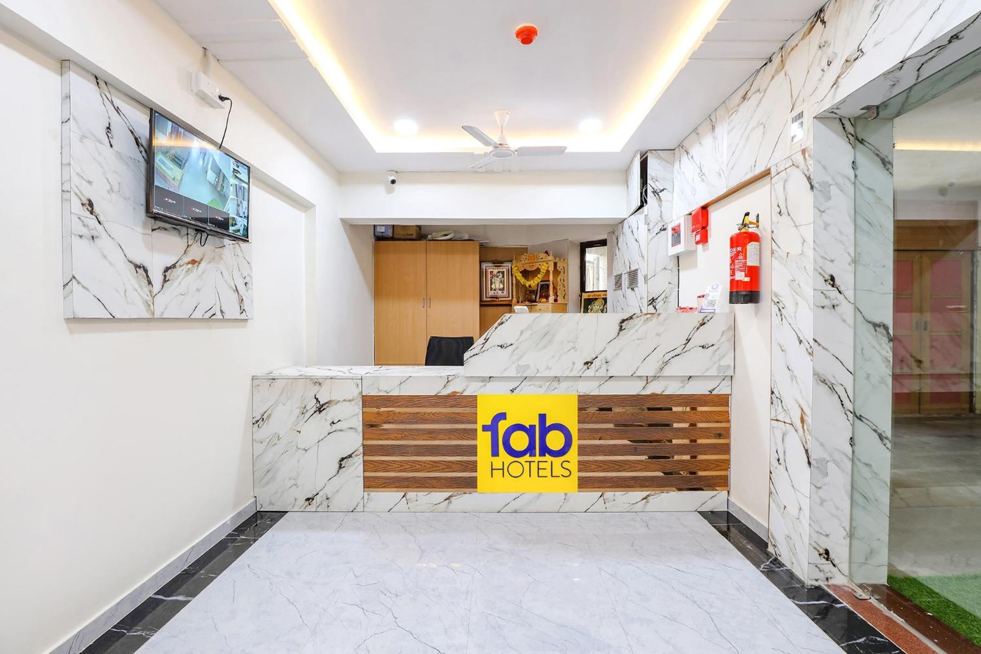 Fabhotel Crystal I - Гандинагар Екстериор снимка