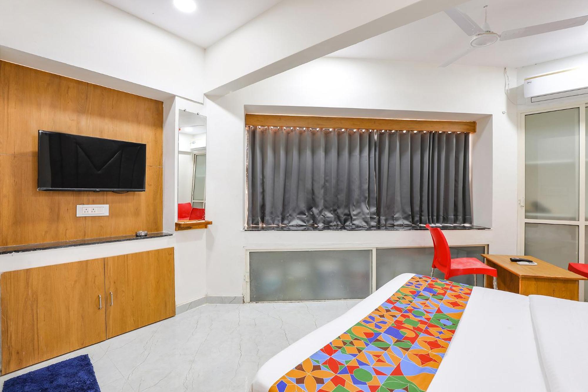 Fabhotel Crystal I - Гандинагар Екстериор снимка