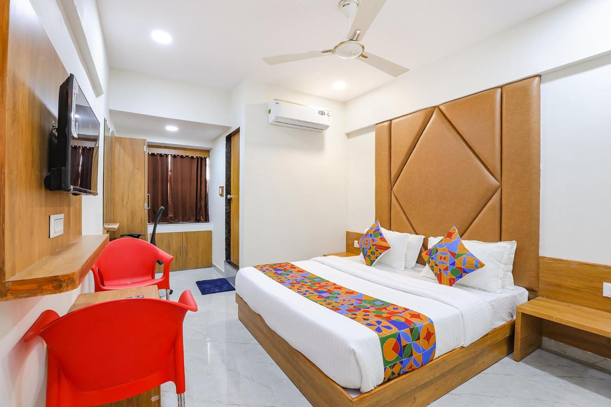 Fabhotel Crystal I - Гандинагар Екстериор снимка